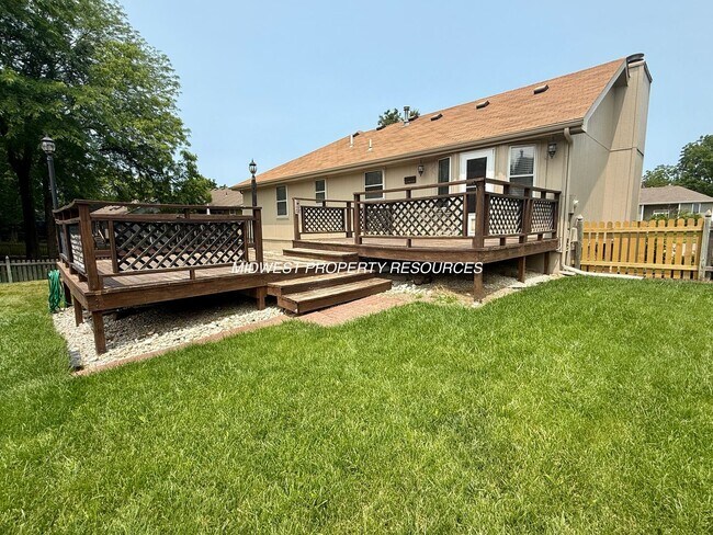 Building Photo - 2421 NE Carousel Cir