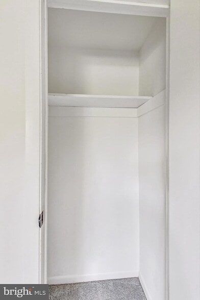 Building Photo - 1208 Pinewood Dr