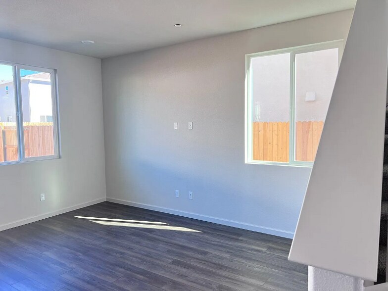 Building Photo - 3129 Ballena St