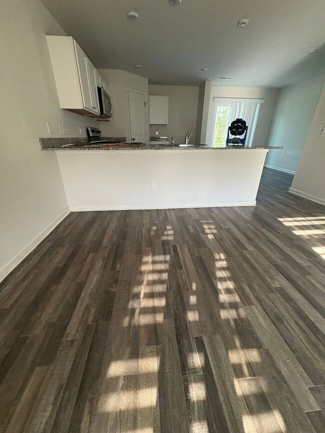 Building Photo - New 2-story home in the Ellie's Place comm...