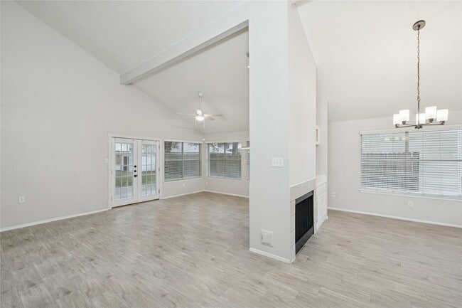 Building Photo - 8610 Lake Crystal Dr