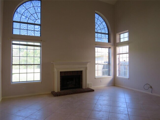 Building Photo - 2302 Plantation Bend Dr