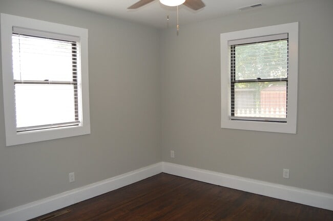 Building Photo - West Asheville Bungalow!