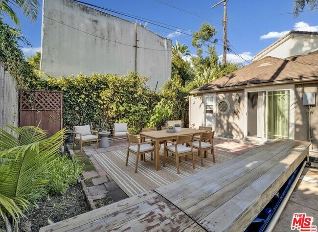 Building Photo - 743 N Orange Dr