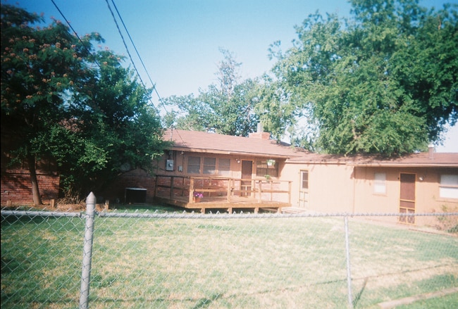 Building Photo - 1610 Mesquite St