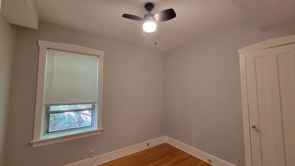 Building Photo - 5807 N Artesian Ave