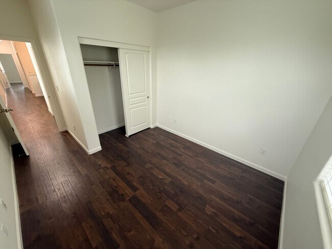 Building Photo - Hayward Condo 3 Bed/2.5 Bath Updated kitch...