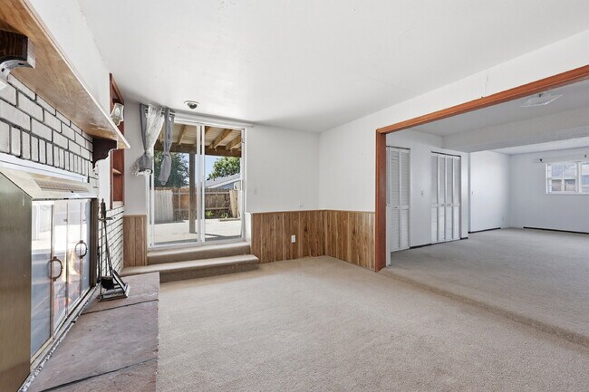 Building Photo - $2,145.95 with $300 off the first month's rent, 4 Beds - 2 Bath, Single Family Home in Colorado S...