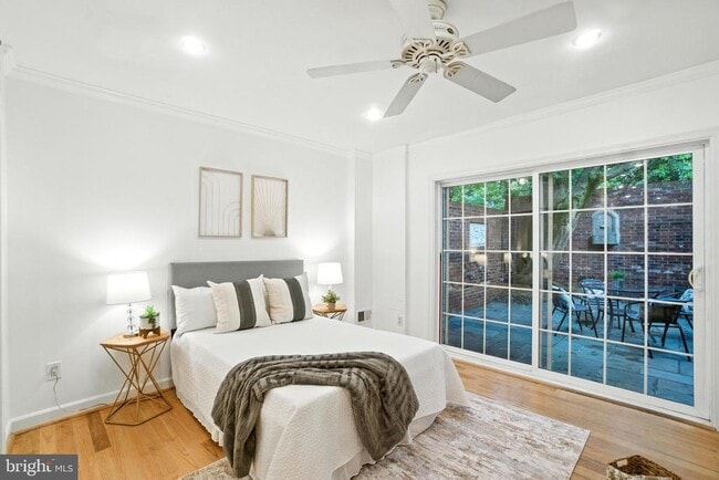 Building Photo - 1072 30th St NW