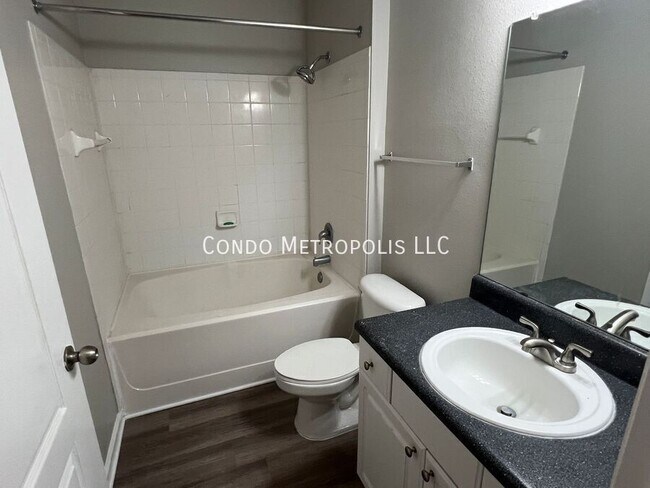 Building Photo - 8813 Villa View Cir