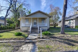 Building Photo - Beautiful historic home for rent in The Av...