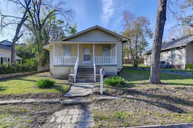 Primary Photo - Beautiful historic home for rent in The Av...