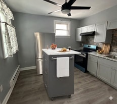 Kitchen - 4744 Sheffield Ave