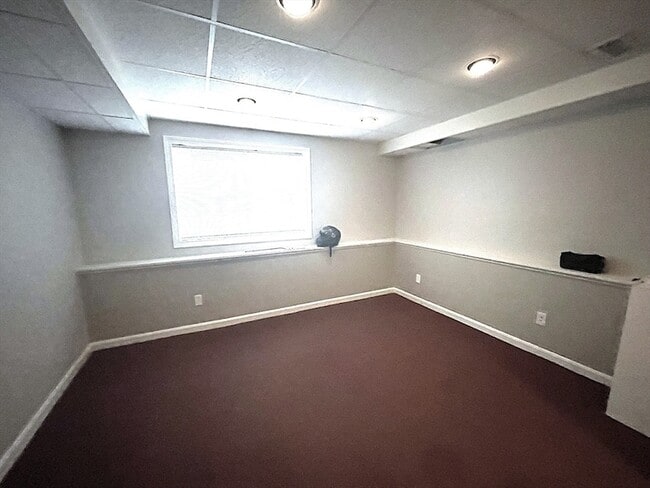 Building Photo - 421 Captain Eames Cir