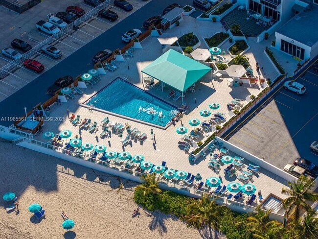 Building Photo - 3140 S Ocean Dr