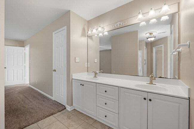 Building Photo - Spacious 3 Bedroom Home Near Downtown Greer with Large Backyard and 2-Car Garage.