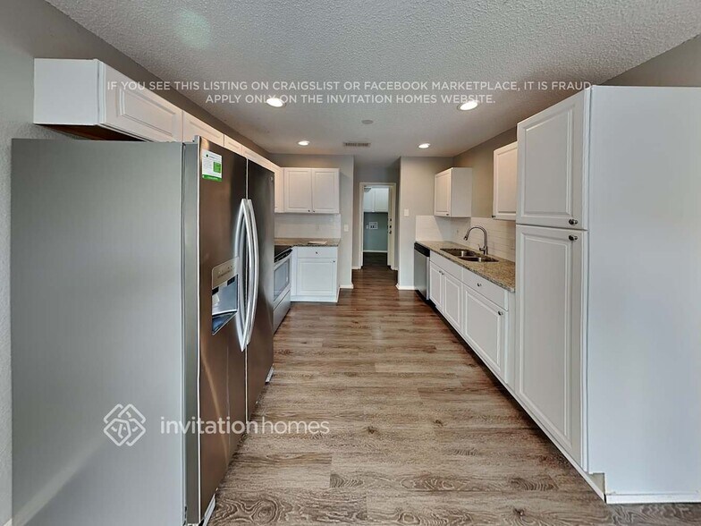 Building Photo - 8037 Iris Cir