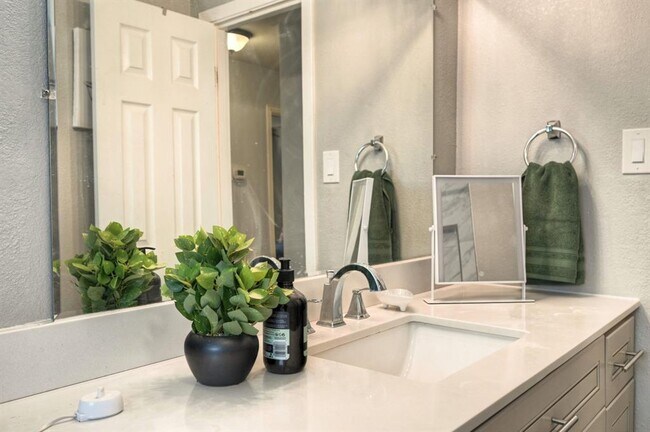 Building Photo - 9527 Vilven Ln