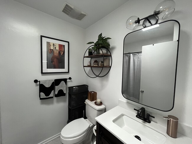 Guest Bathroom - 1315 Stanford St