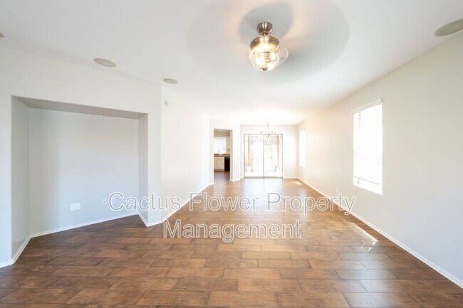 Building Photo - 2721 E Bart St