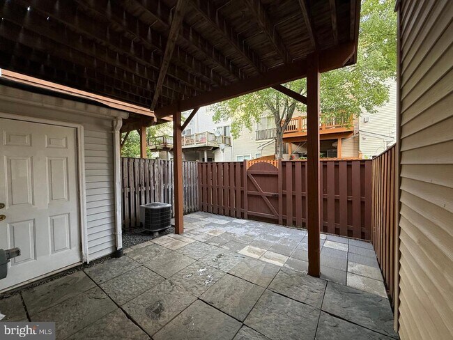 Building Photo - 2427 Dew Meadow Ct