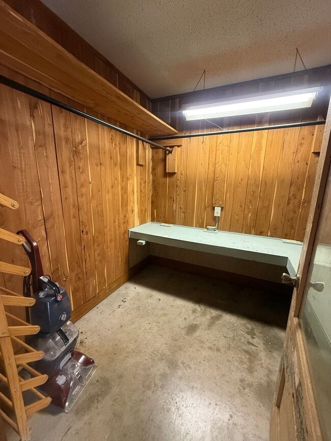 Building Photo - 4-bed/2-bath in South Tyler!
