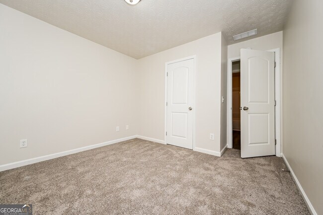 Building Photo - 55 Manderly Way