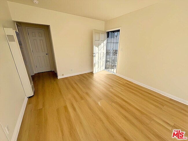 Building Photo - 6406 Roble Ave