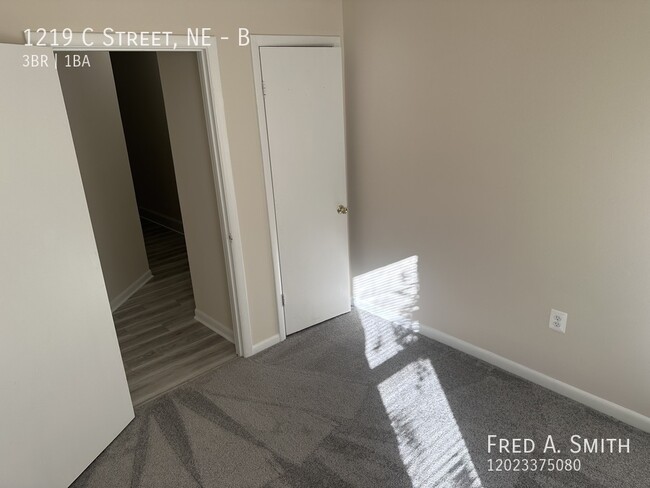 Building Photo - 1219 C St NE