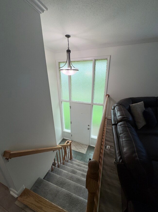 Building Photo - 10412 Pinedale Dr