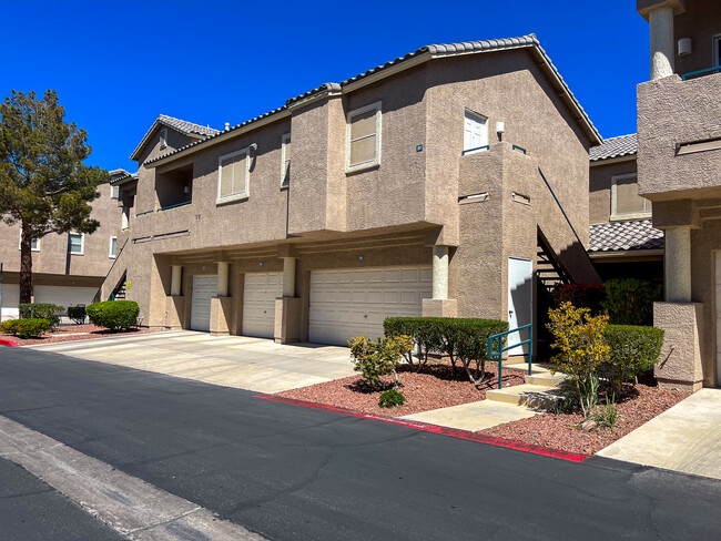 Building Photo - 2053 Quarry Ridge St