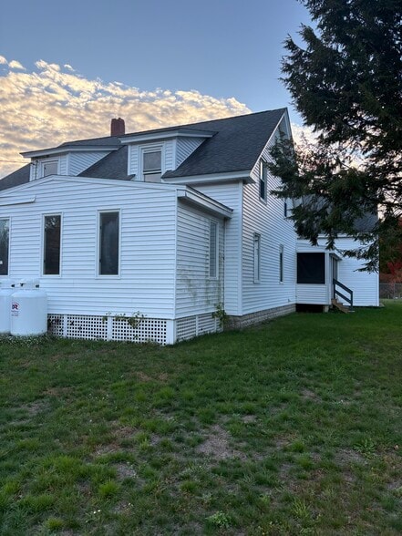 Building Photo - 261 Shaker Rd