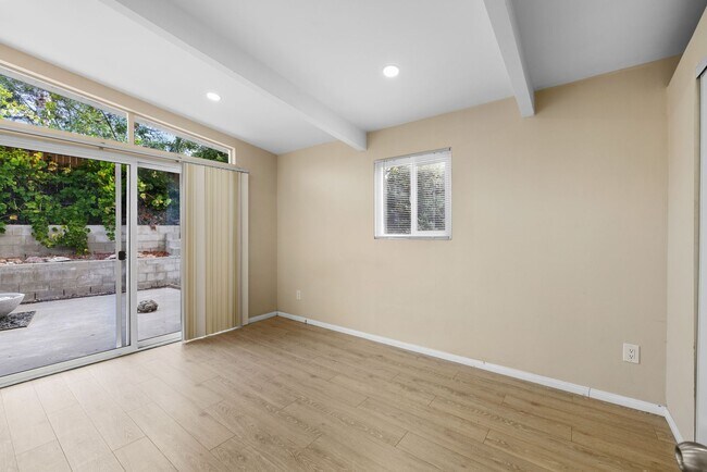 Building Photo - Beautiful 5BD/2BA on Baja!! Great backyard space with turf & fire pit!!