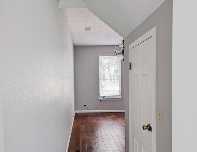 Building Photo - Stylish 4-Bed, 3.5-Bath Rental with Great ...