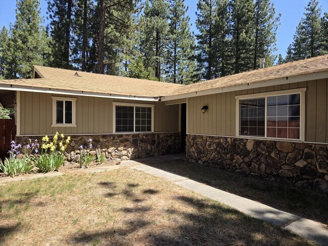 Building Photo - Unfurnished three bedroom house in Al Tahoe