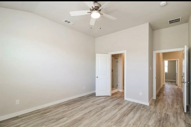 Building Photo - 2432 Freshwater Ln