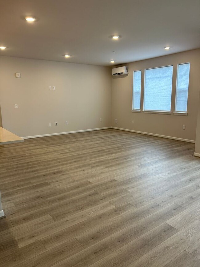 Building Photo - 2Bd/2Ba Redmond House