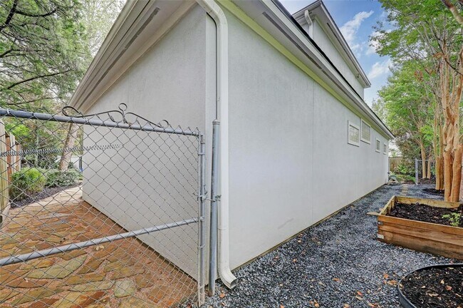 Building Photo - 910 Peachwood Bend Dr