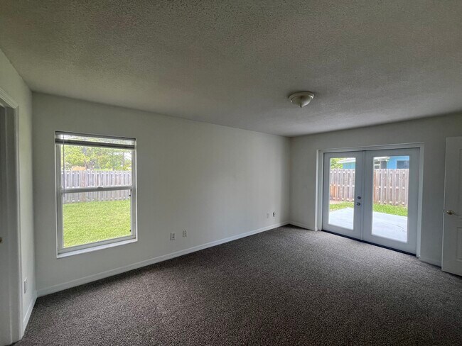 Building Photo - 302 Sawmill Creek Ct