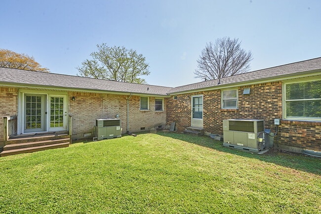 Building Photo - Almost Ready: 3+BR, 2BA duplex (Please do not apply without speaking with us first.)
