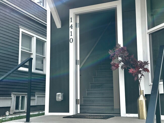Building Photo - 2BR | 1BA – Washer & Dryer, A/C in Every R...
