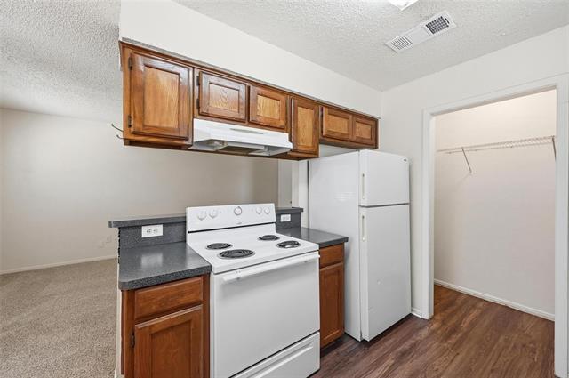 Building Photo - 504 Kings Way Dr