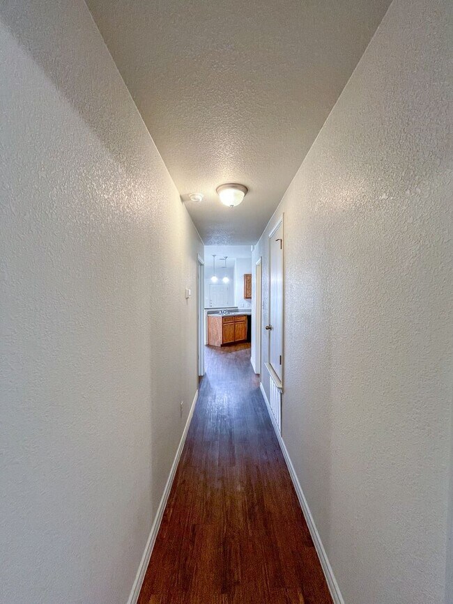 Building Photo - 1517 Justin Lp