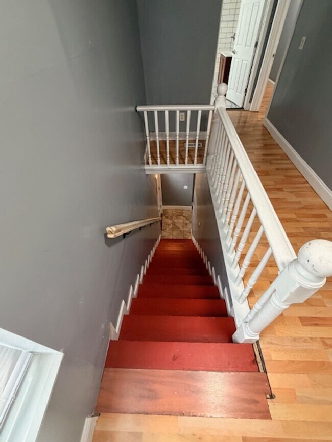 Building Photo - 925 Xenia Ave