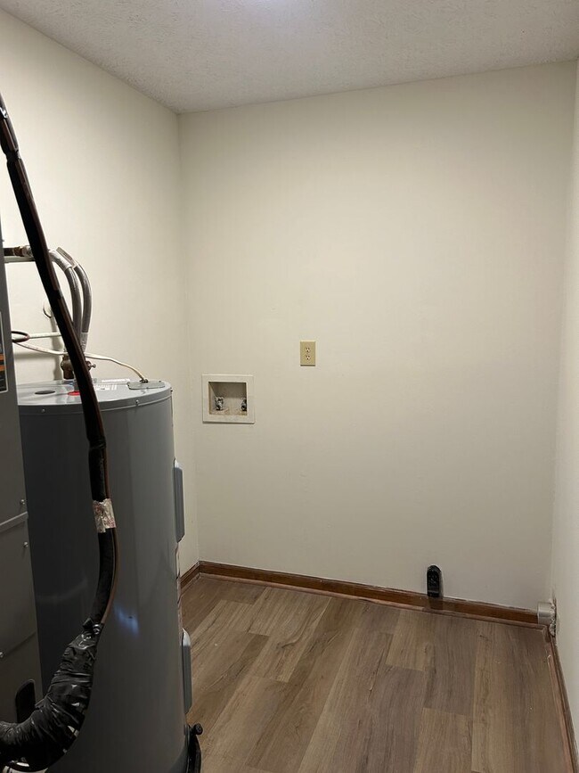 Building Photo - 109/111 Deer Creek Ct