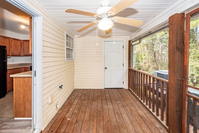 Building Photo - 2 Bedroom, 1.5 Bathroom Townhome - Charleston