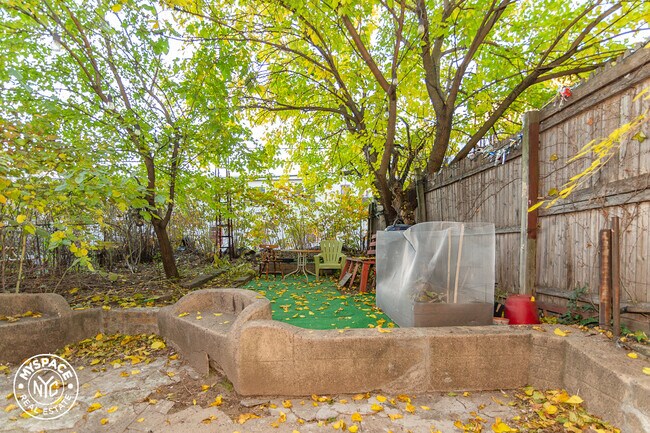 Building Photo - 233 Jefferson St