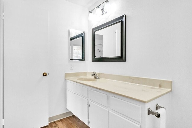 Building Photo - Beautiful one bedroom/one bath in the Verano community at UTC! Close to so much!