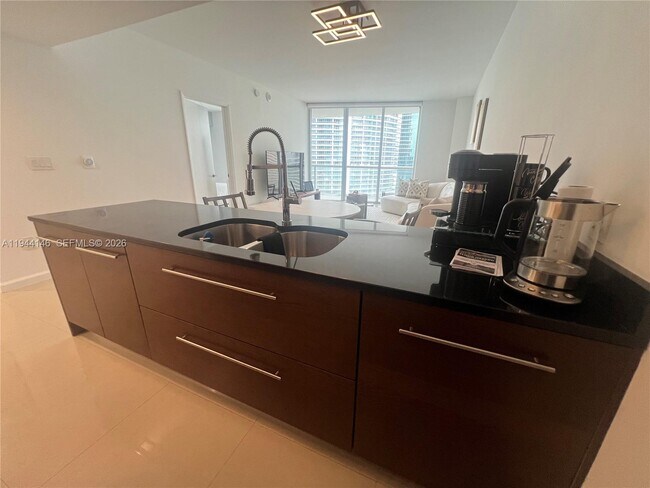 Building Photo - 475 Brickell Ave