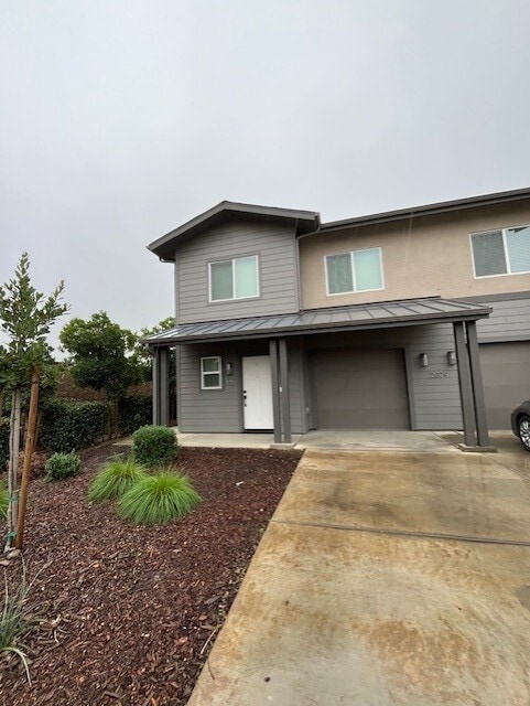 Building Photo - 2029 W Corvina Ave